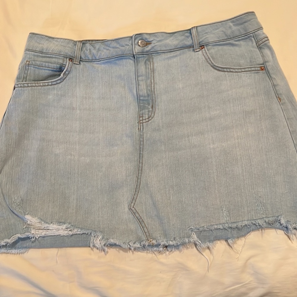 WILD FABLE Denim Jean Stretch Mini Short Skirt Women’s Sz 18 Light Wash